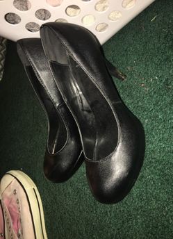 Black heels size 9