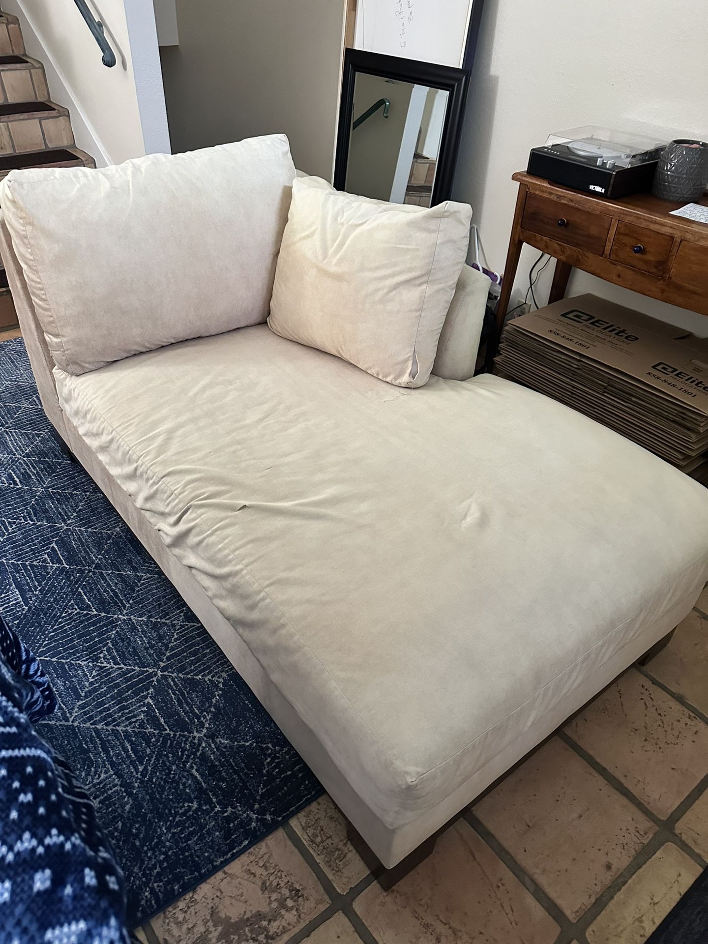 Chaise lounge - Free