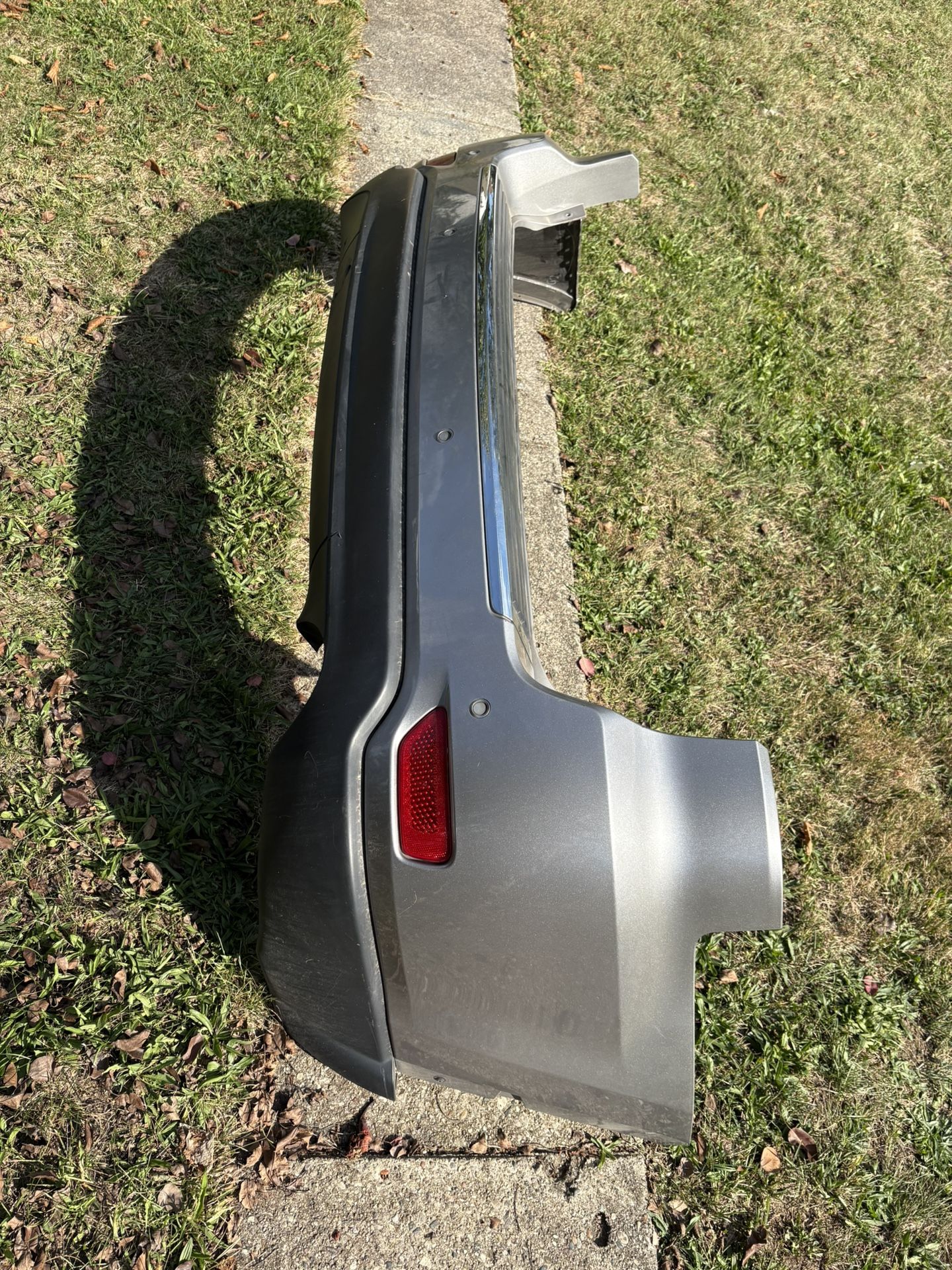 16 Jeep Grand Cherokee Rear Bumper With Sensors 