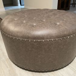 Ottoman (Ashley Furniture)