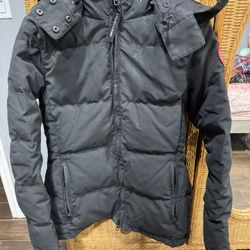 Women Canada Goose Size M 