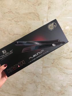 Hair straightener ( salon grade )