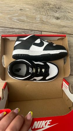 BRAND NEW- Nike Dunks Panda Size: 8c
