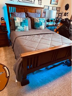 Solid Wood Full Size 5 Piece Bedroom Set – Bed, Dressers, TV Stand