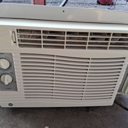 Ice Cold Window Unit Hardly Used