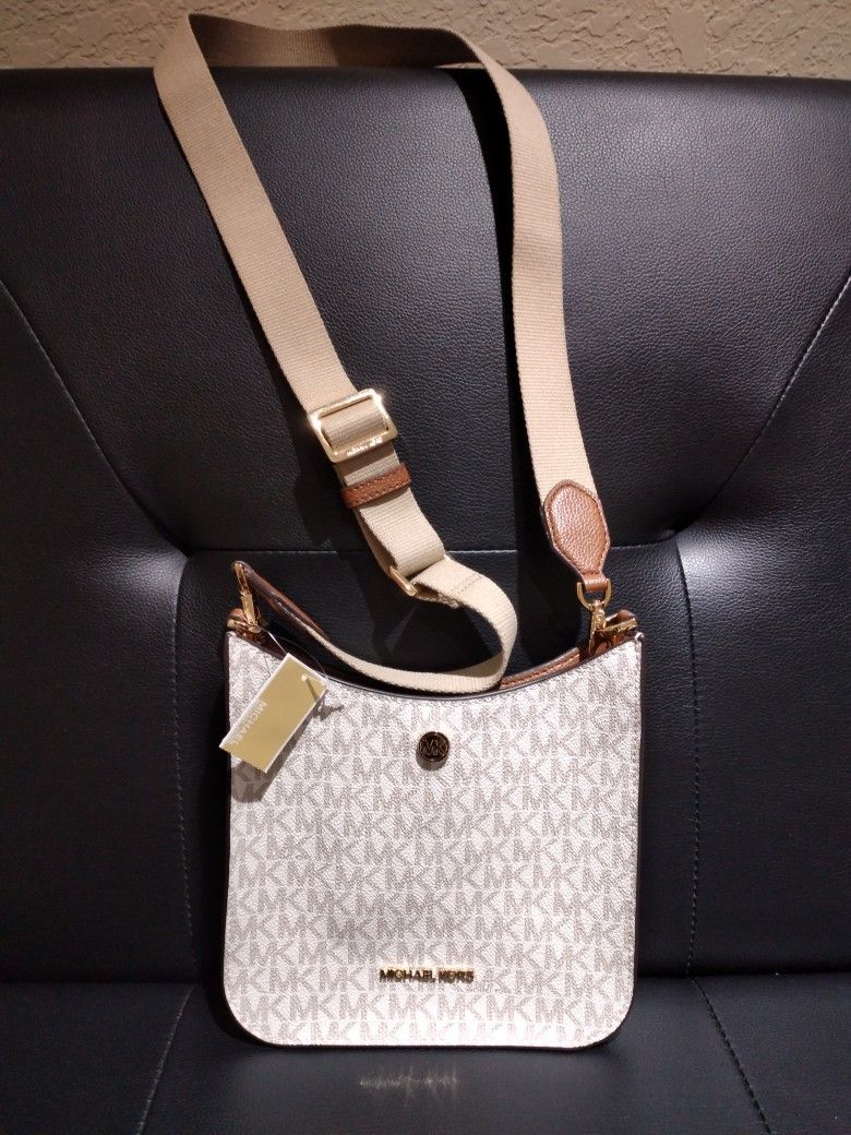 Brand New Michael Kors Briley Small Logo