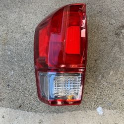 2022 Tacoma Teal Lamp  Left Side