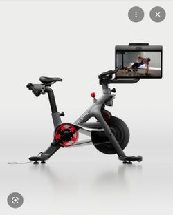 2024 Peloton Bike Plus Excellent Condition 0-50 Rides - Beecher, IL