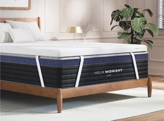 Helix Premium Memory Foam Mattress Topper - New (In Box)