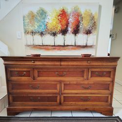 LEXINGTON FURNITURE SOLID WOOD DRESSER EXCELLENT CONDITION DELIVERY AVAILABLE