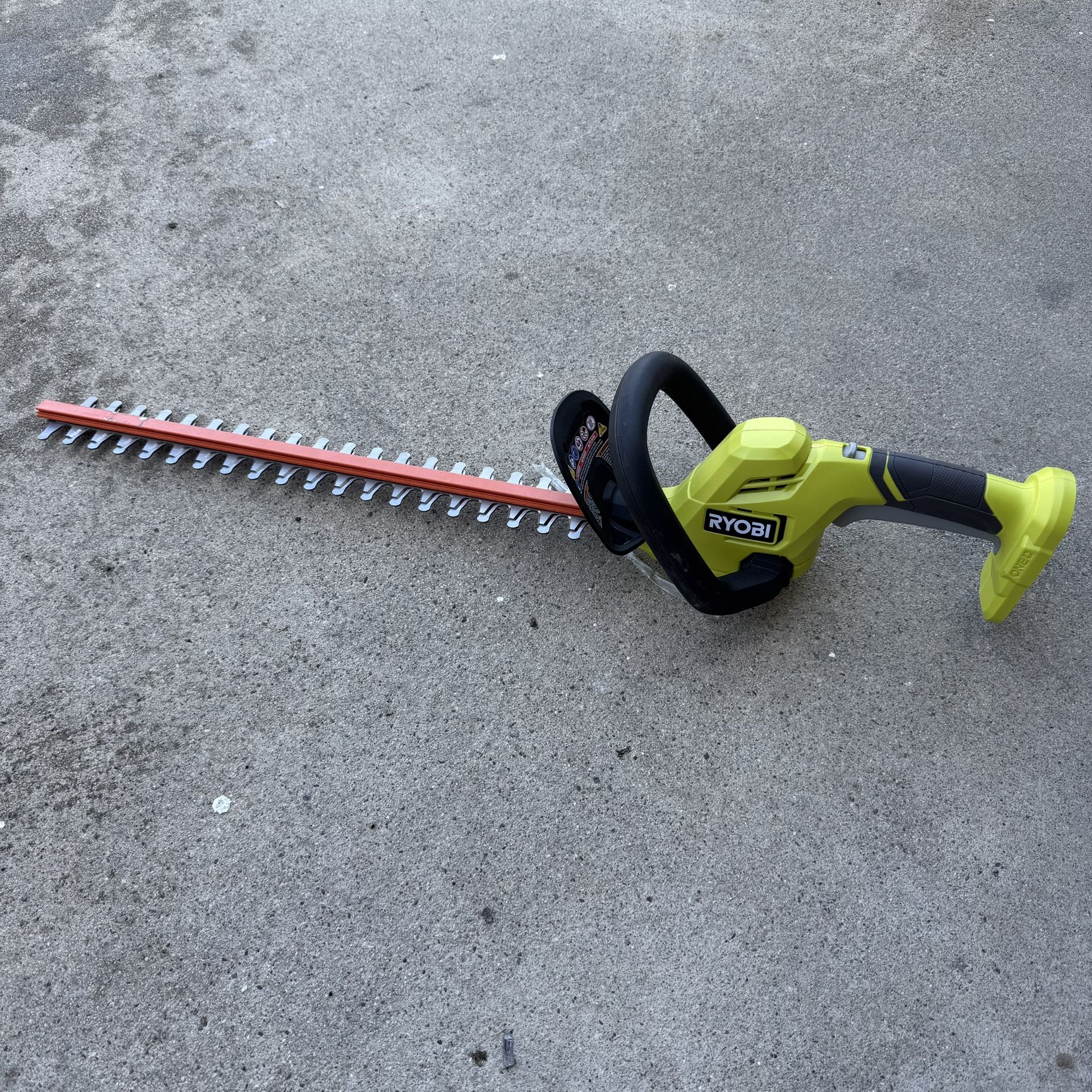 RYOBI ONE+ 18V 22 in. Lithium-Ion Cordless Hedge Trimmer (Tool Only)
