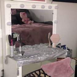 Gorgeous Vanity- Great Condition- Pick up Required 
