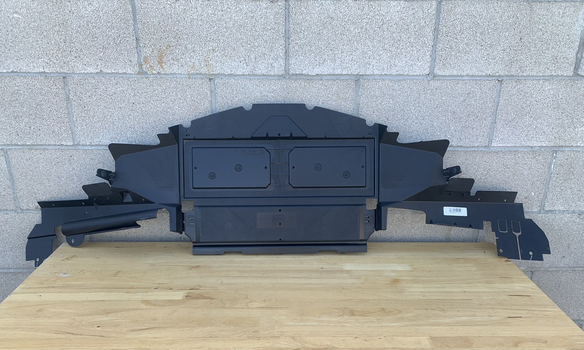 2016 -2023 CHEVROLET CAMARO RADIATOR LOWER AIR BAFFLE COVER OEM NEW