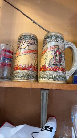 2 Strohs beer steins