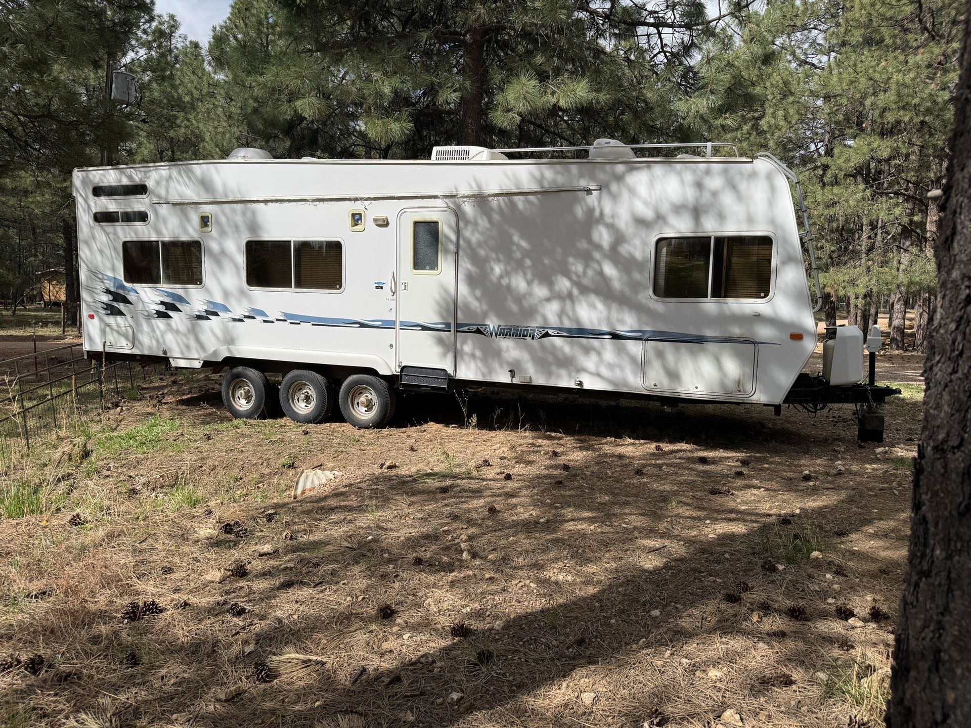 2005 30’ Weekend Warrior Toy Hauler ultra light