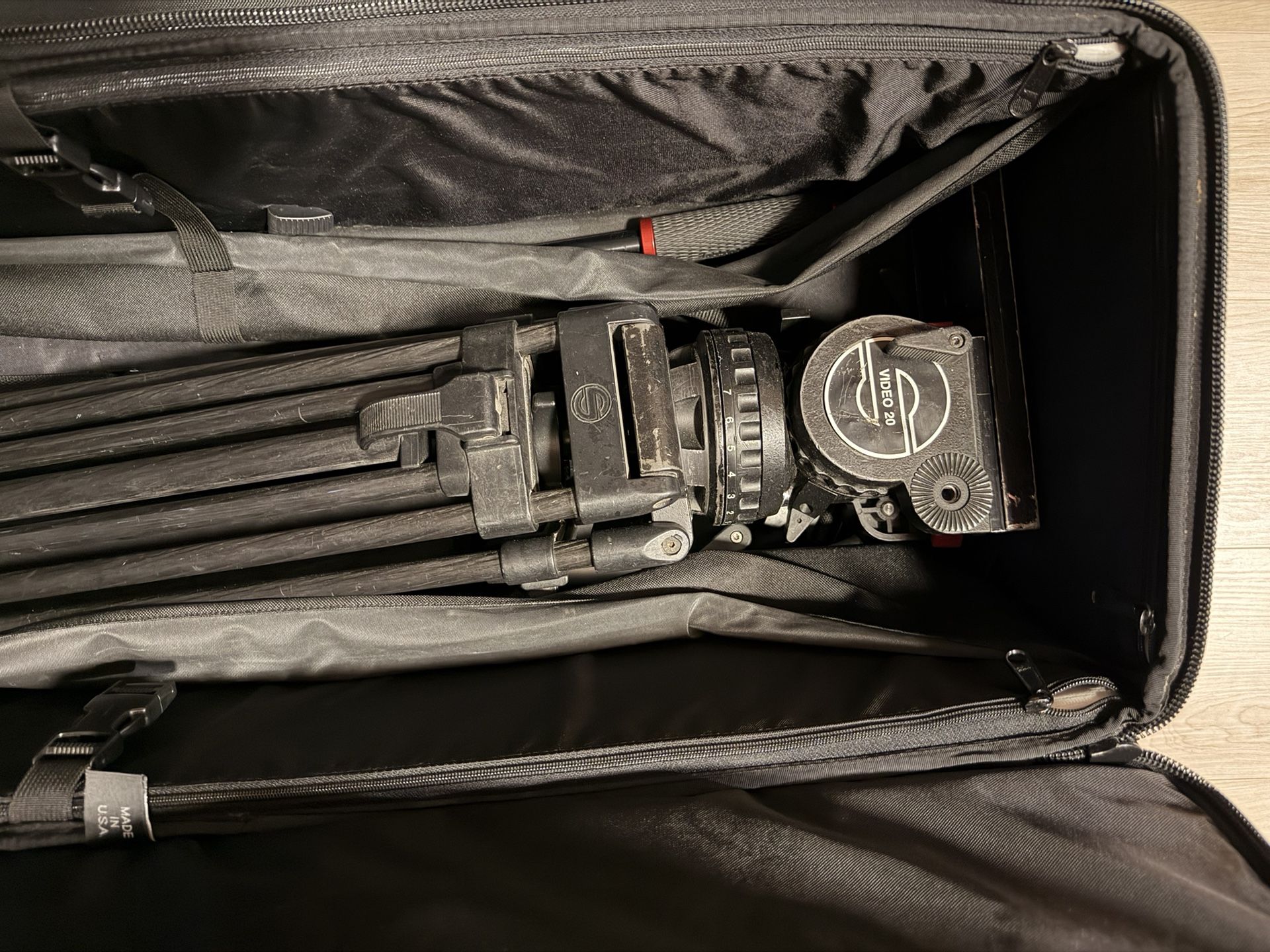 Sachtler Video 20 Tripod