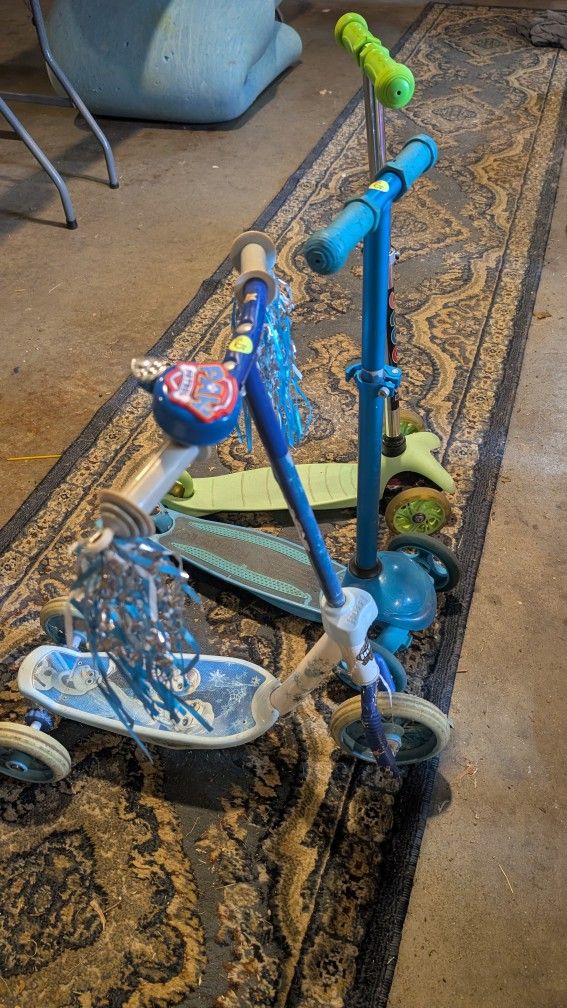 Paur Of preschooler Scooters