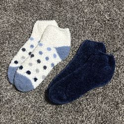 2 Pairs of Fuzzy Socks
