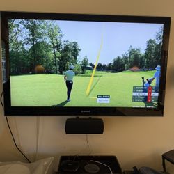 SAMSUNG 52” HDTV And Wall Mount 