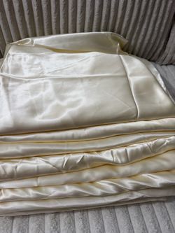 Satin Ivory round table linens