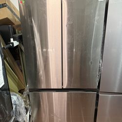 SAMSUNG BESPOKE 36” STANDARD-DEPTH BEVERAGE CENTER. 3 -DOOR SMART COMPATIBLE FRENCH DOOR REFRIGERATOR WITH DUAL ICE MAKER WITH WATER DISPENSER AND DOO