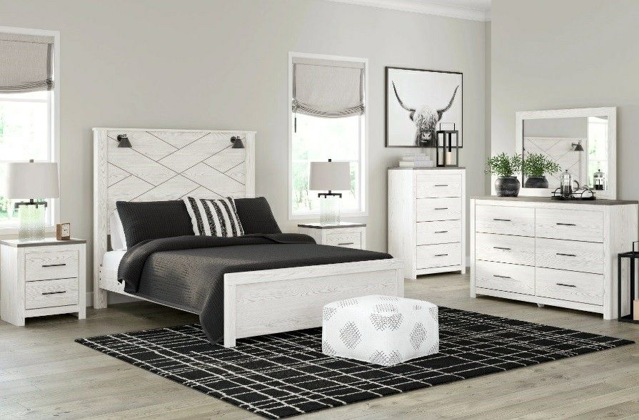 Gerridan-White-5Pc.Dresser,Mirror,Queen Panel Bed With Sconces
