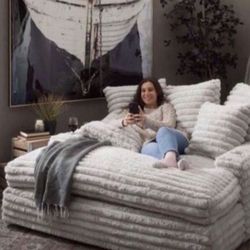 New Ashley Brand Super Comfy White Or Black Oversized Chaise Lounge Chair Sofa With Cup Holders And USB Ports 