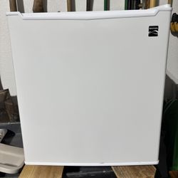 Brand New Never Been Used 1.7 Ft.³ Kenmore Mini Fridge