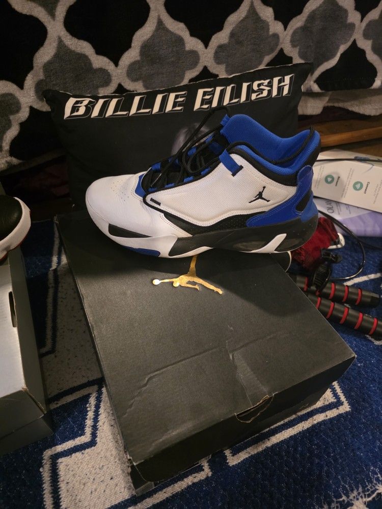 Jordan Max Aura 4 White Hyper Royal