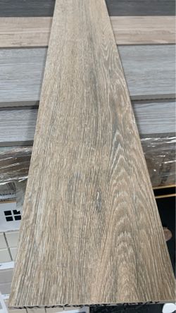 Porcelain wood plank tile