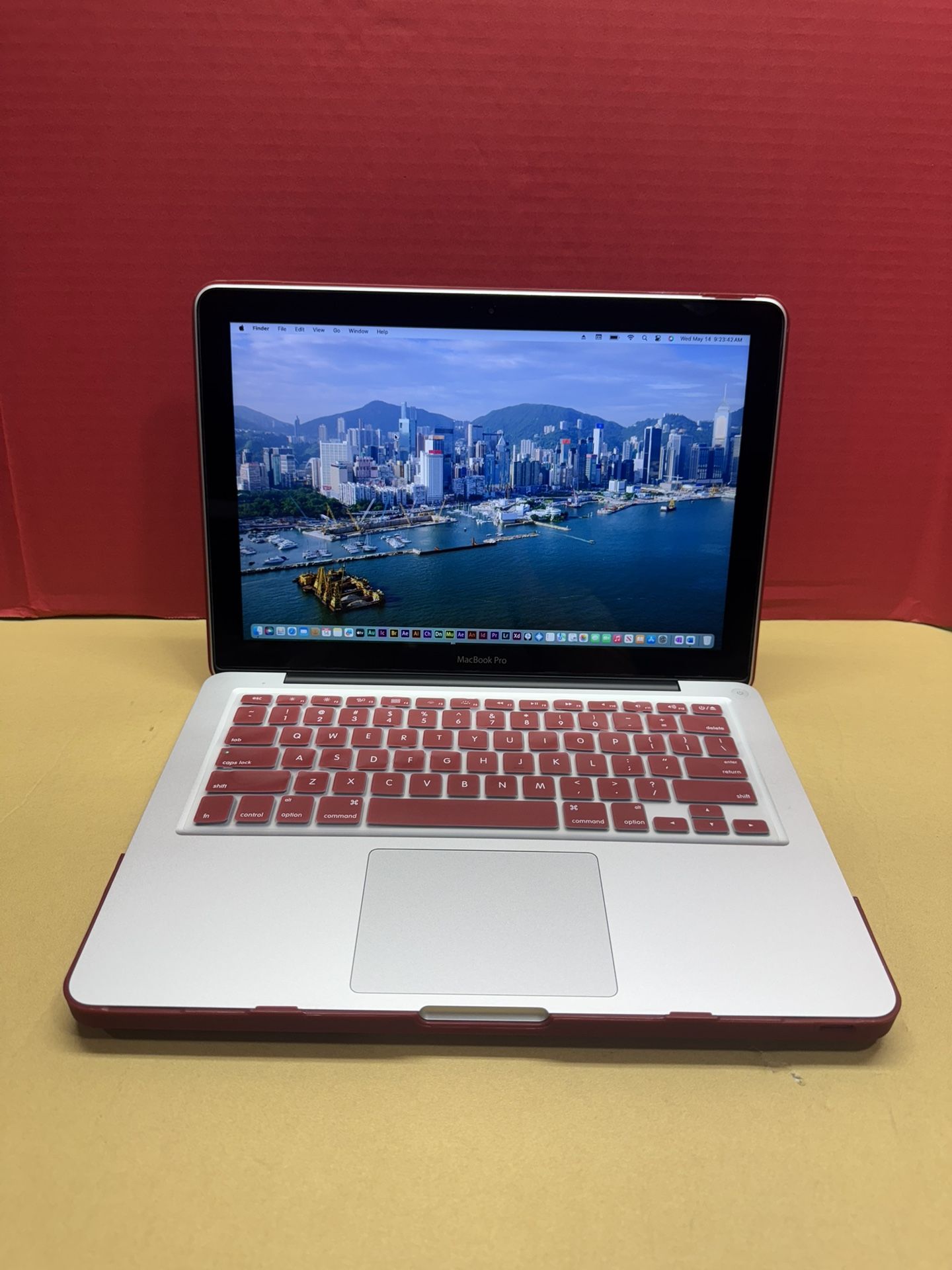 Apple Macbook Pro 13.3” 2.5GHz intel Core i5 16GB RAM 256GB SSD Turbo