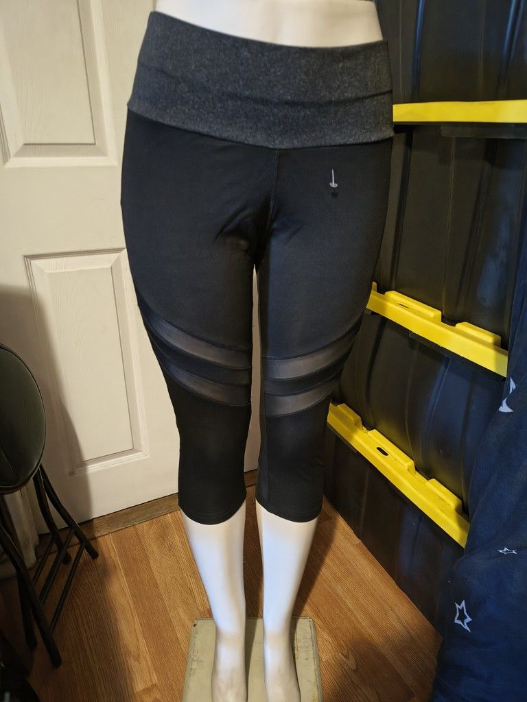 Women's capris available in sizes LXL