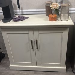 Cabinet / kitchen