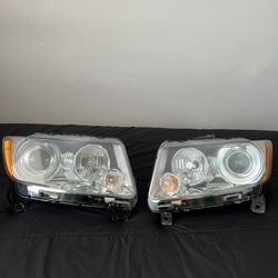 SRT Jeep Grand Cherokee Headlight Lamp 2011 2012 2013 Halogen