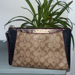 Coach MORGAN CLUTCH 24 IN SIGNATURE WITH EXOTIC MIX TRIM