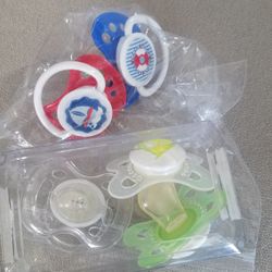 5 Baby Pacifiers