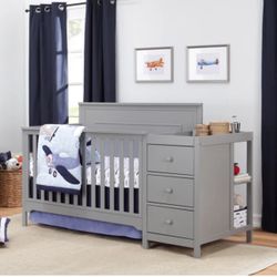 Grey Dakota 4-in-1 Convertible Crib And Changing Station