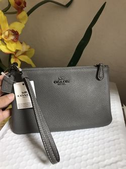 Coach Wristlet-NWT-Can fit I phone plus