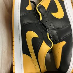Men’s Retro Jordan 1 Low