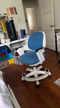 Kids desk chair