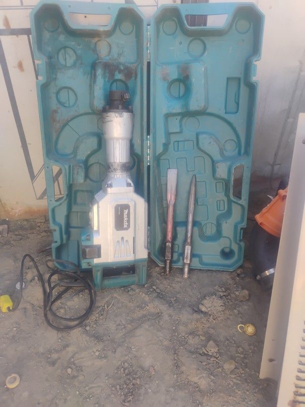 Jack Hammer: Makita HM1304B Demolition Hammer And Case