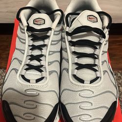 Woman’s Nike Air Max Plus Size 7