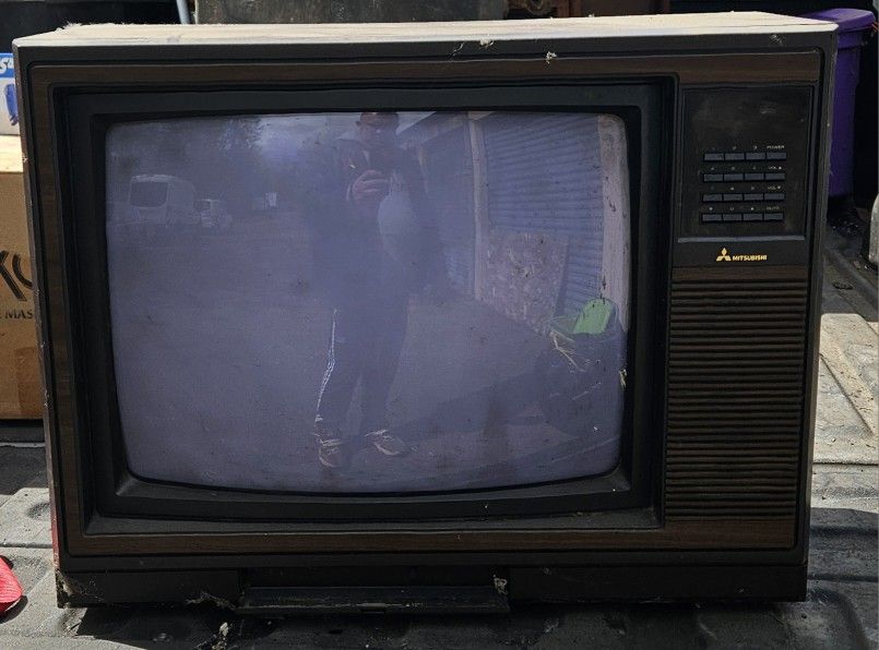 RARE Vintage Mitsubishi TV CS-1954R

