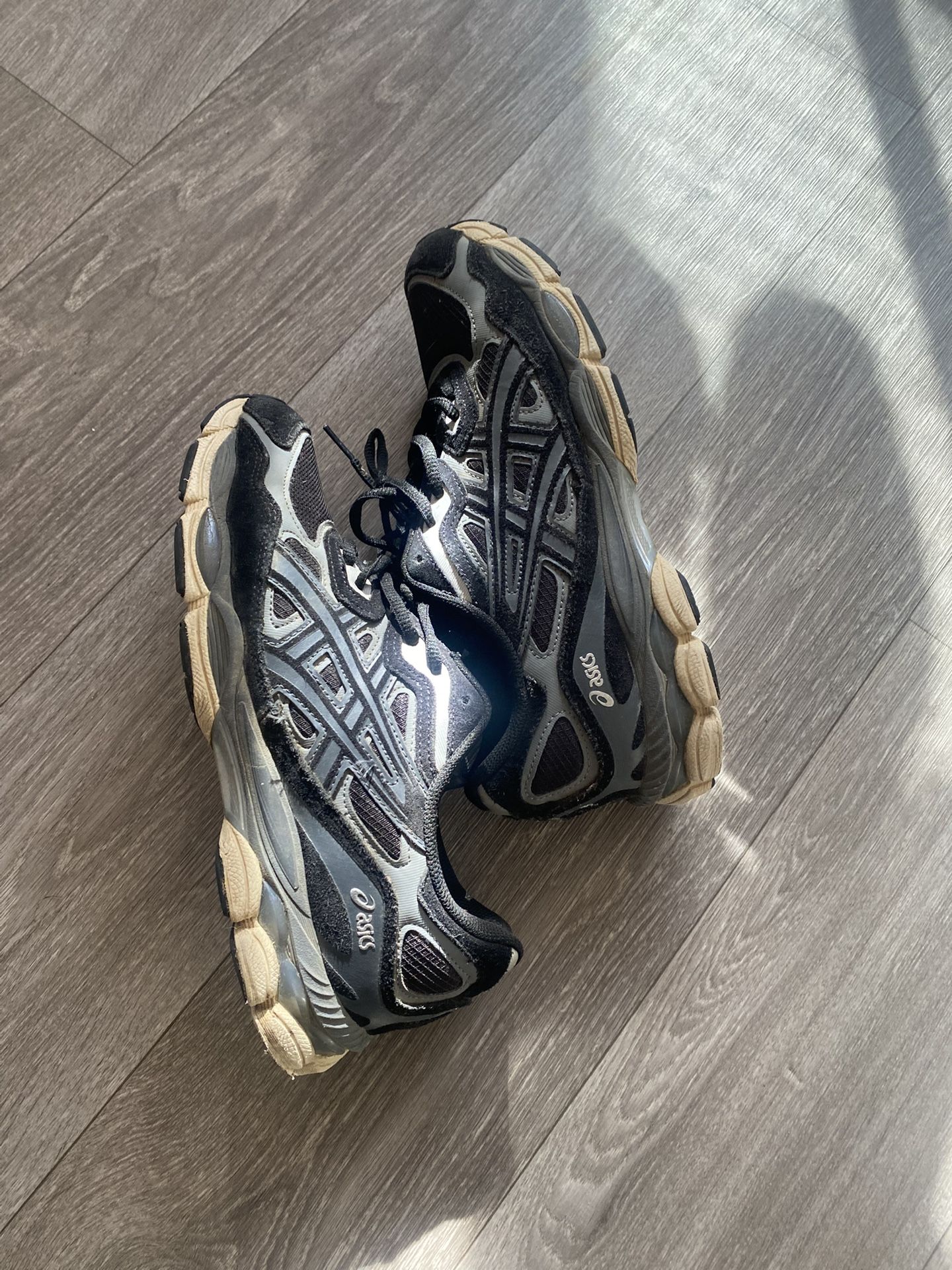 Used Asics Gel NYC comes with box