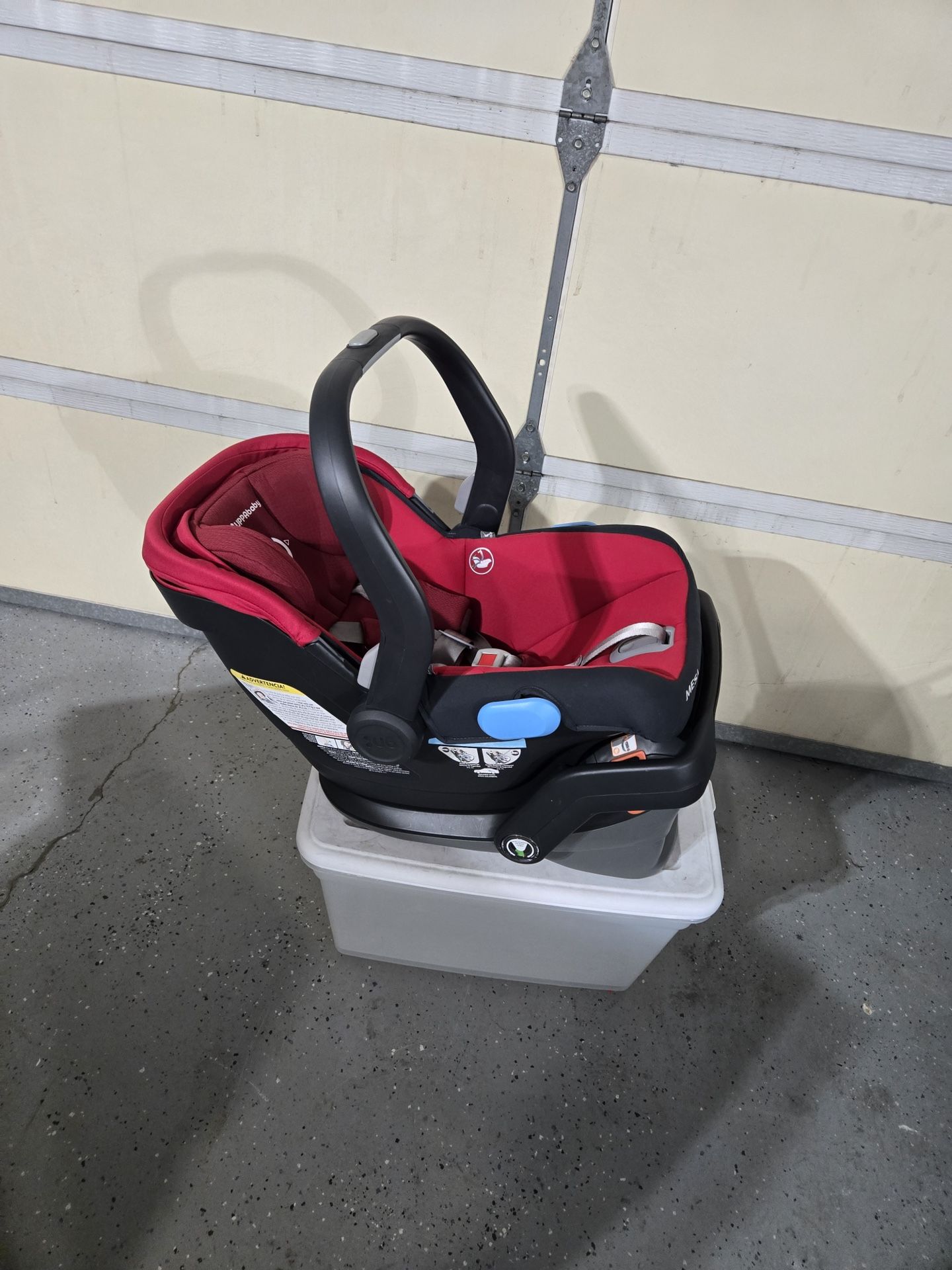 Like New UPPAbaby MESA Infant Car Seat $165