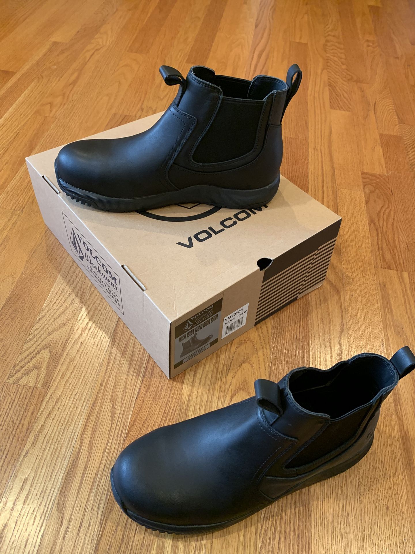 Volcom EMS Boots - Brand New Size 10.5 Wide