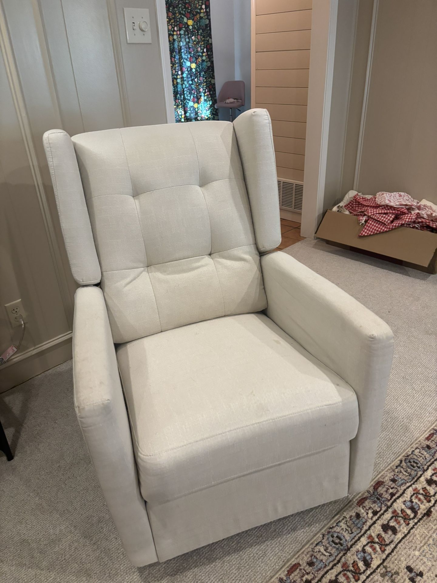 White Rocker/recliner