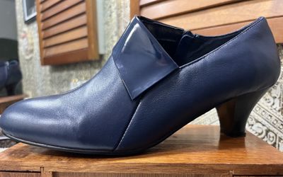 Ladies Zip up Leather Booties
