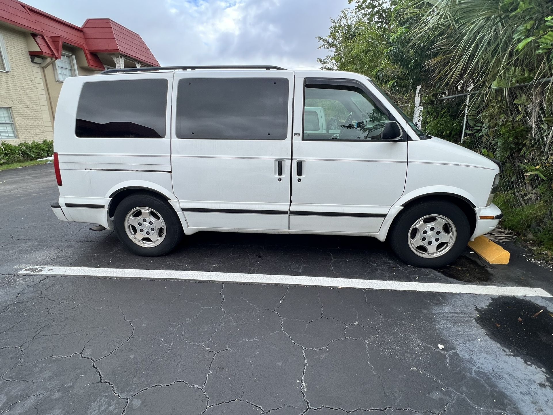 2004 Chevrolet Astro Van