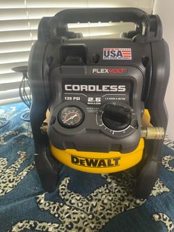 2.5 Gal. 135psi Portable Electric Pancake Air Compressor